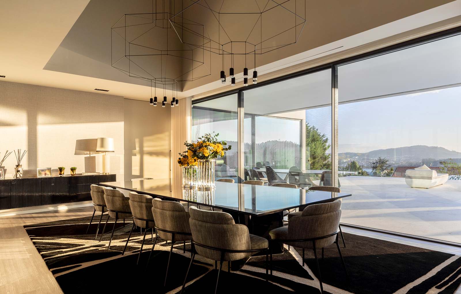 Minimalism and maximum glass surface