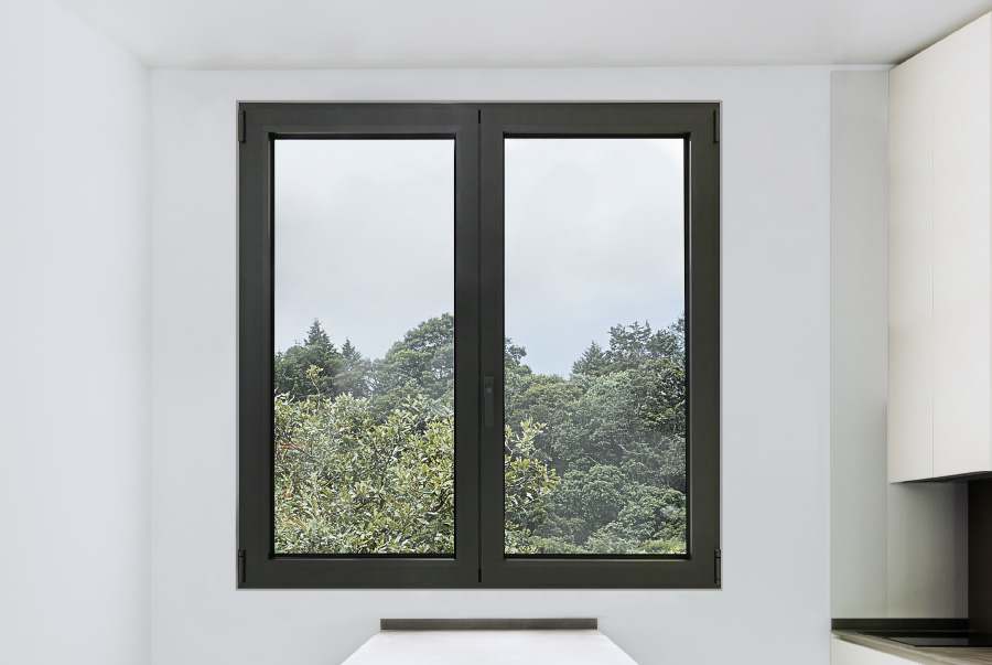 Ventanas y puertas abisagradas - ventanas de aluminio y PVC Cortizo