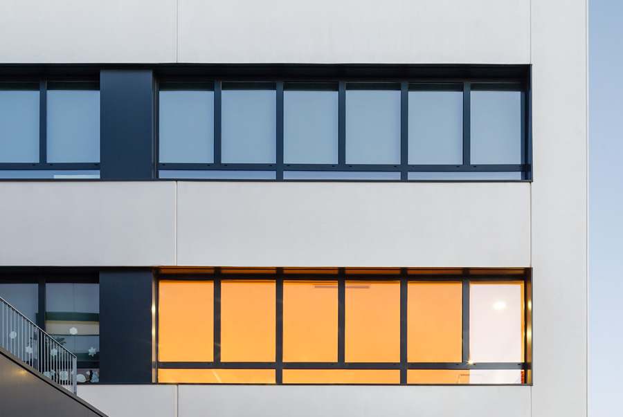 COR 70 Hoja oculta C16 ST - ventanas de aluminio y PVC Cortizo