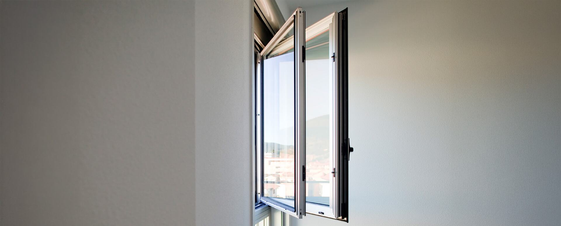 COR Urban C16 instalado en interior - ventanas de aluminio y PVC Cortizo