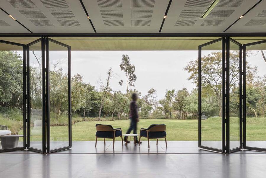 Puerta Plegable Plus - ventanas de aluminio y PVC Cortizo