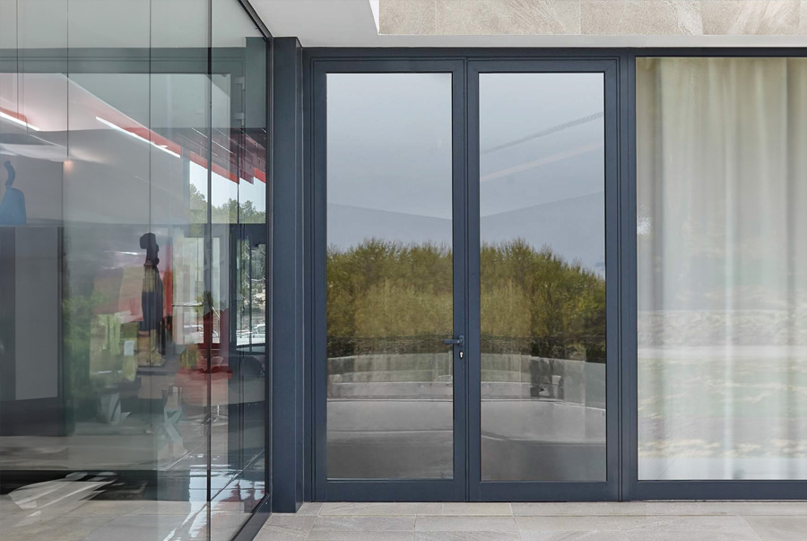 Puerta Millennium 2000 - ventanas de aluminio y PVC Cortizo