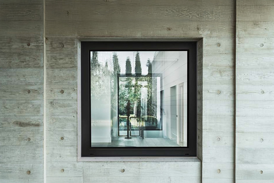 A 84 Hoja Oculta - ventanas de aluminio y PVC Cortizo