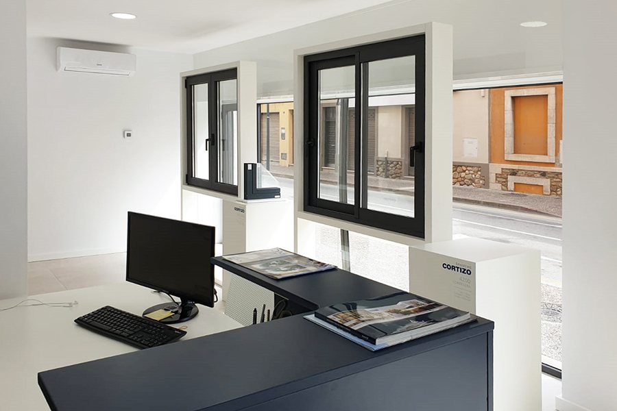 Alu-Store Girona - imagen 2 - finestre in alluminio e PVC Cortizo