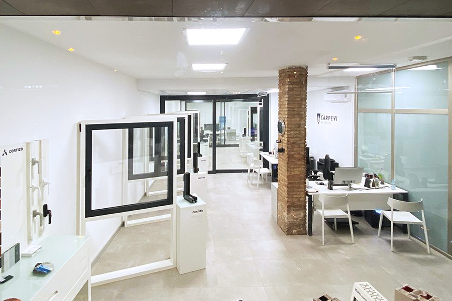 Showroom Carpevi Ventanas - okna aluminiowe i PVC Cortizo