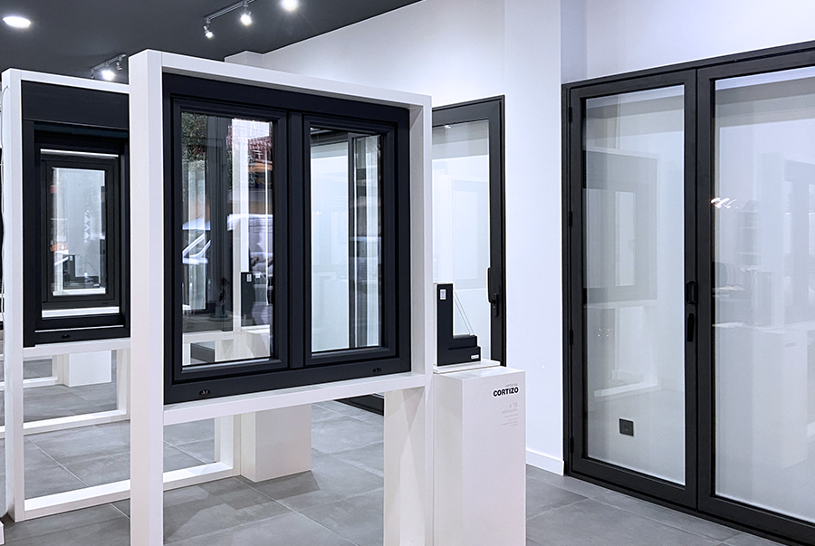Exposición Ventanas Cortizo en Essenza Ventanas