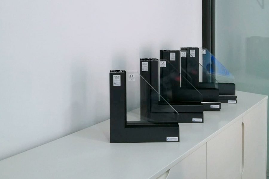 Showroom Fergal Villaviciosa - okna aluminiowe i PVC Cortizo