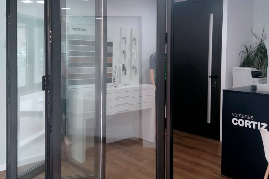 Fergal Villaviciosa - imagen 1 - okna aluminiowe i PVC Cortizo