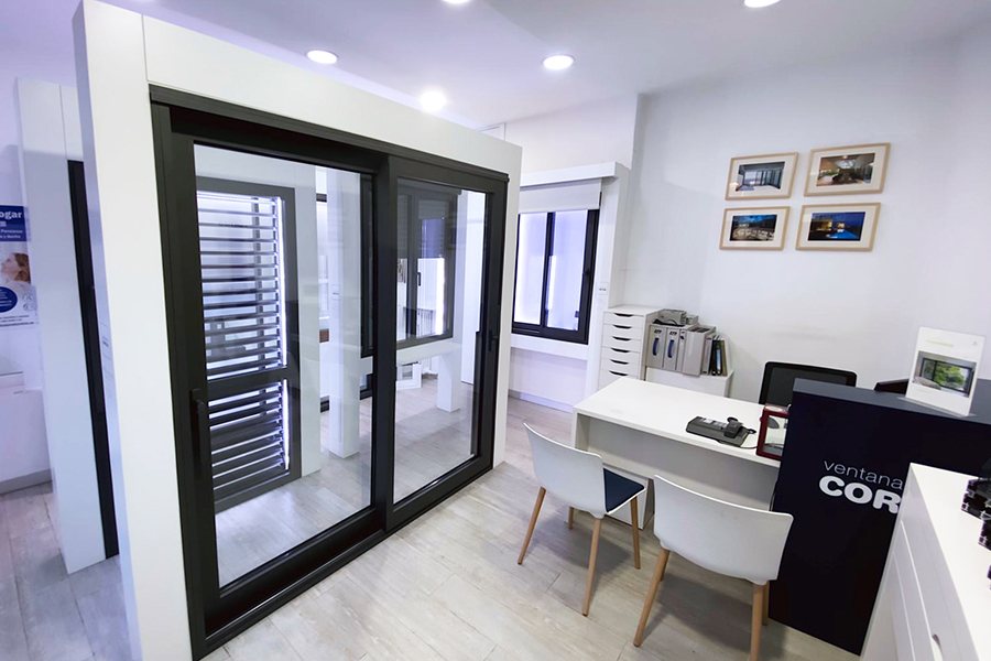 Showroom Ideas en Aluminio - finestre in alluminio e PVC Cortizo