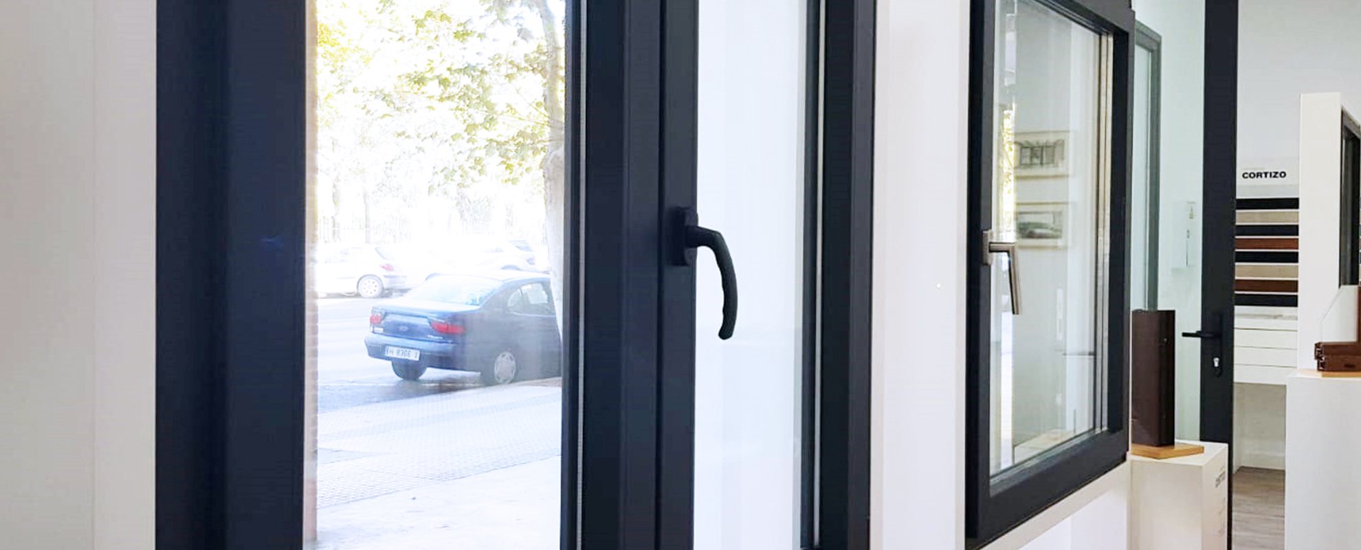 Exposición Ventanas Cortizo en Klipervip Huelva
