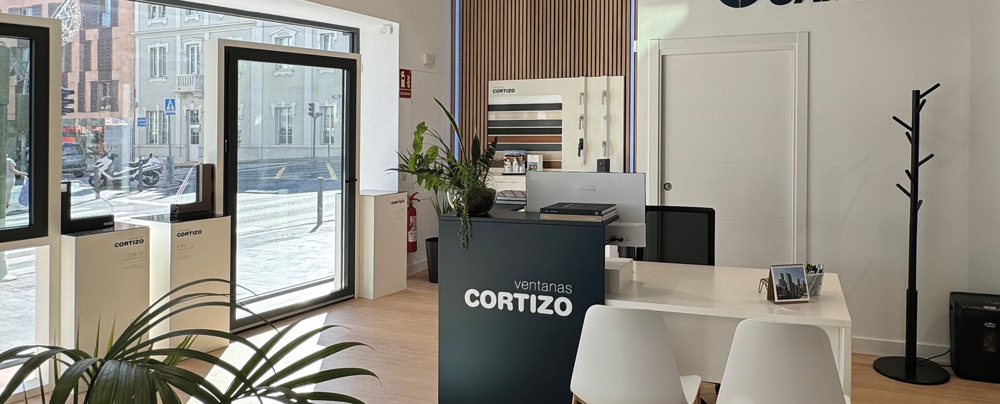 Exposición Cortizo Fenster en Metal García - Aluminium- und PVC-Fenster Cortizo