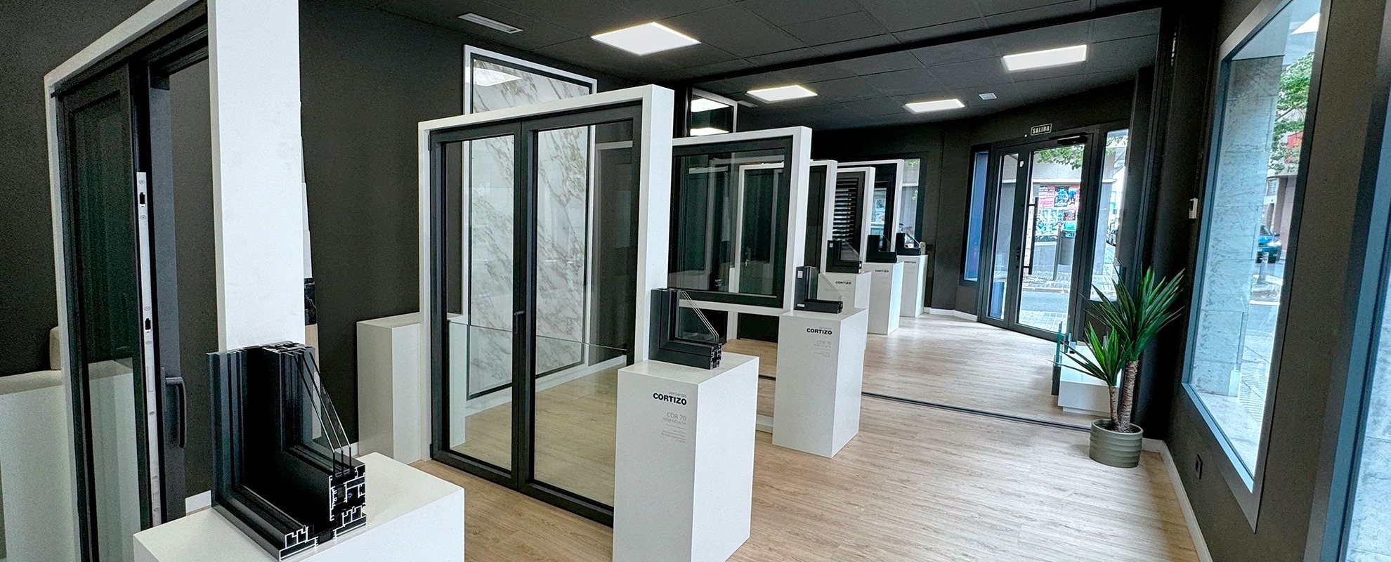 Exposición Ventanas Cortizo en Serco