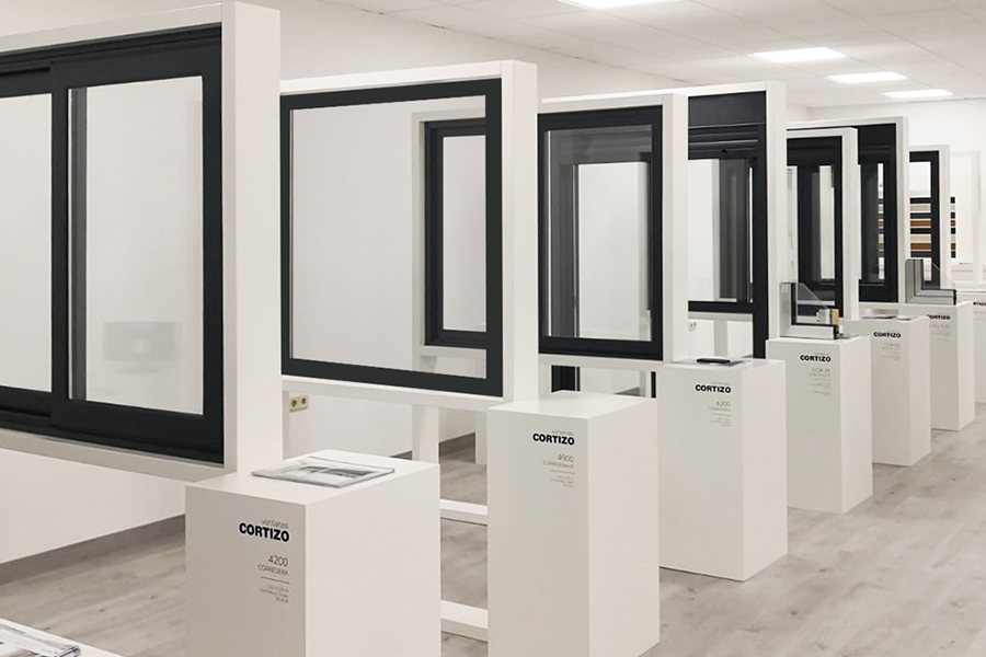 Showroom Carpintería S&I - alüminyum ve PVC pencereler Cortizo