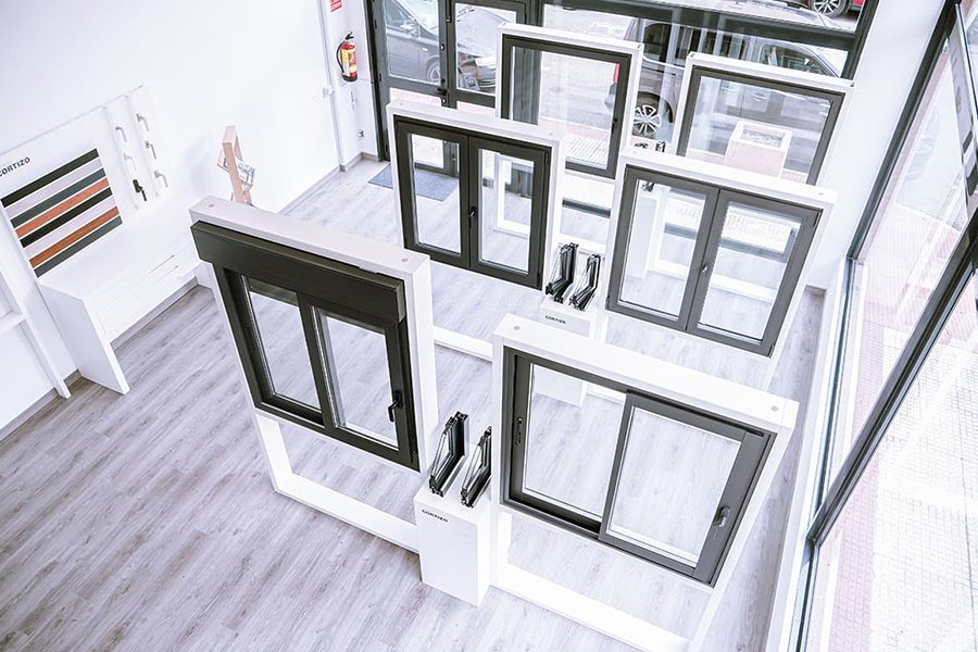 Showroom Tecnycom Las Rozas - fenêtres en aluminium et PVC Cortizo