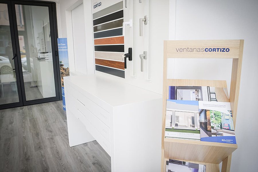 Tecnycom Las Rozas - imagen 2 - fenêtres en aluminium et PVC Cortizo