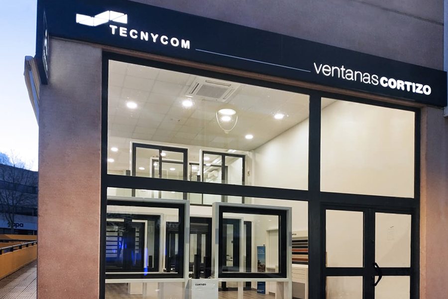 Tecnycom Las Rozas - fenêtres en aluminium et PVC Cortizo