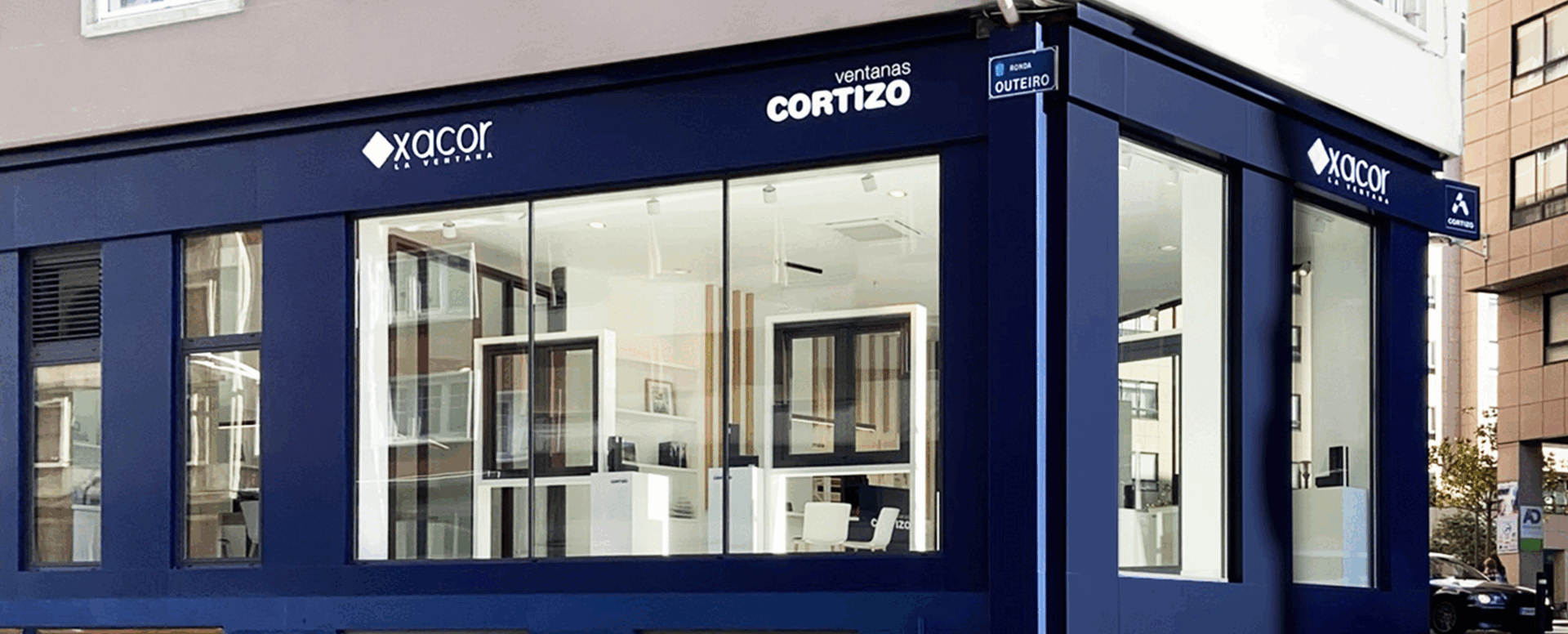 Exposición Finestre Cortizo en Xacor La Ventana - finestre in alluminio e PVC Cortizo