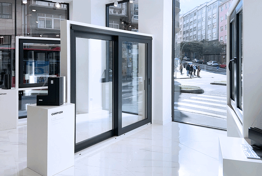 Showroom Xacor La Ventana - finestre in alluminio e PVC Cortizo