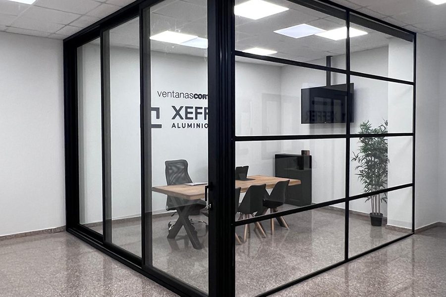 Showroom Xeffer Almussafes - ventanas de aluminio y PVC Cortizo